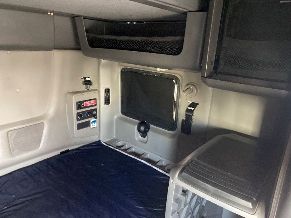 Sleeper Tractor-Heavy Duty Tractors-International-2023-LT625-Louisville-KY-721,721\n\t\tmiles-$ 39,250 - Image 18