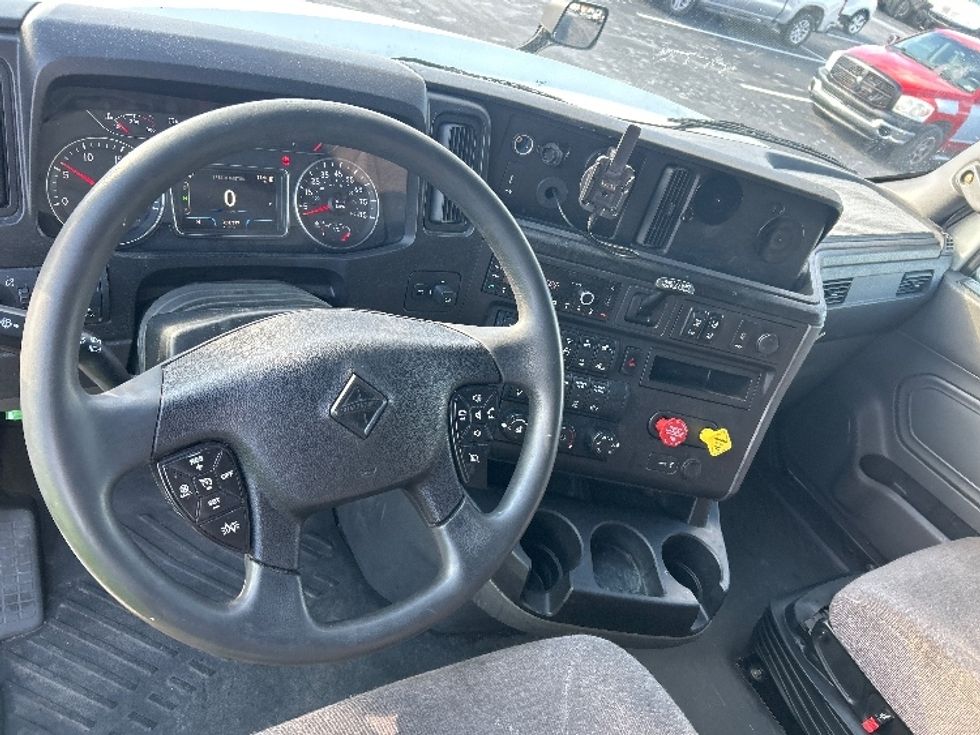 Sleeper Tractor-Heavy Duty Tractors-International-2023-LT625-Louisville-KY-751,398\n\t\tmiles-$ 34,750 - Image 11