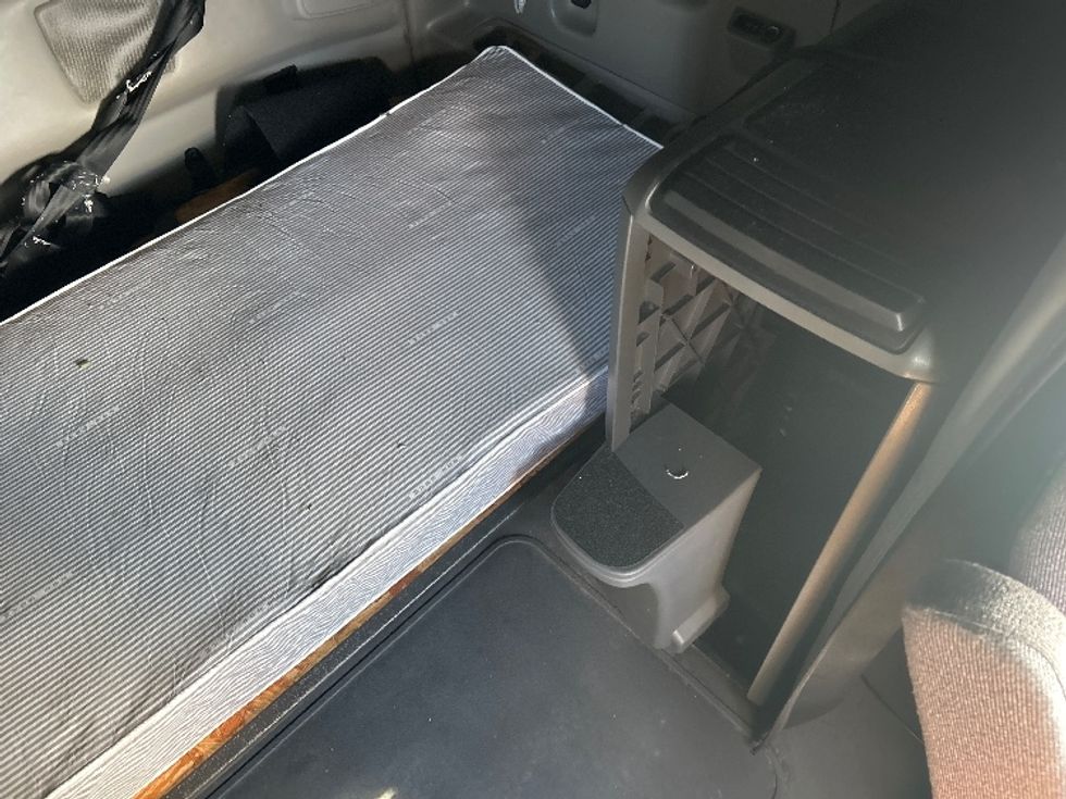 Sleeper Tractor-Heavy Duty Tractors-International-2023-LT625-Louisville-KY-751,398\n\t\tmiles-$ 34,750 - Image 17