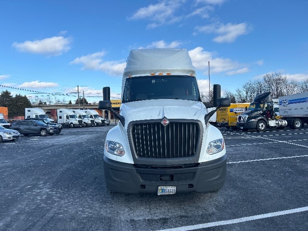 Sleeper Tractor-Heavy Duty Tractors-International-2023-LT625-Louisville-KY-751,398\n\t\tmiles-$ 34,750 - Image 2