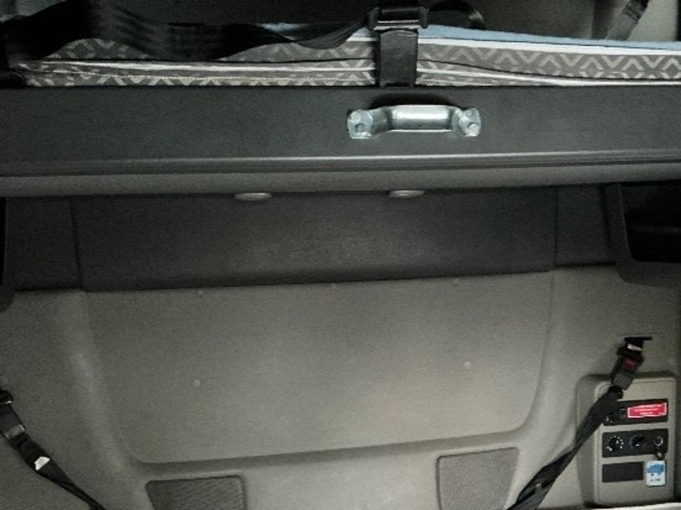 Sleeper Tractor-Heavy Duty Tractors-International-2023-LT625-Louisville-KY-751,398\n\t\tmiles-$ 34,750 - Image 22