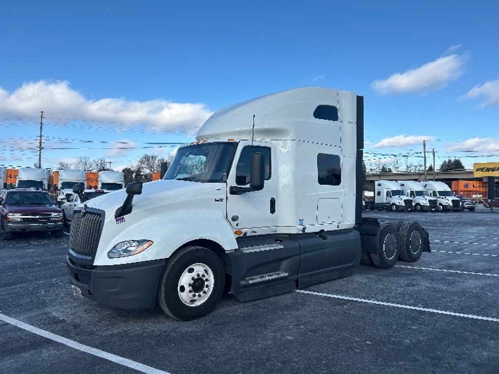 Sleeper Tractor-Heavy Duty Tractors-International-2023-LT625-Louisville-KY-751,398\n\t\tmiles-$ 34,750 - Image 3