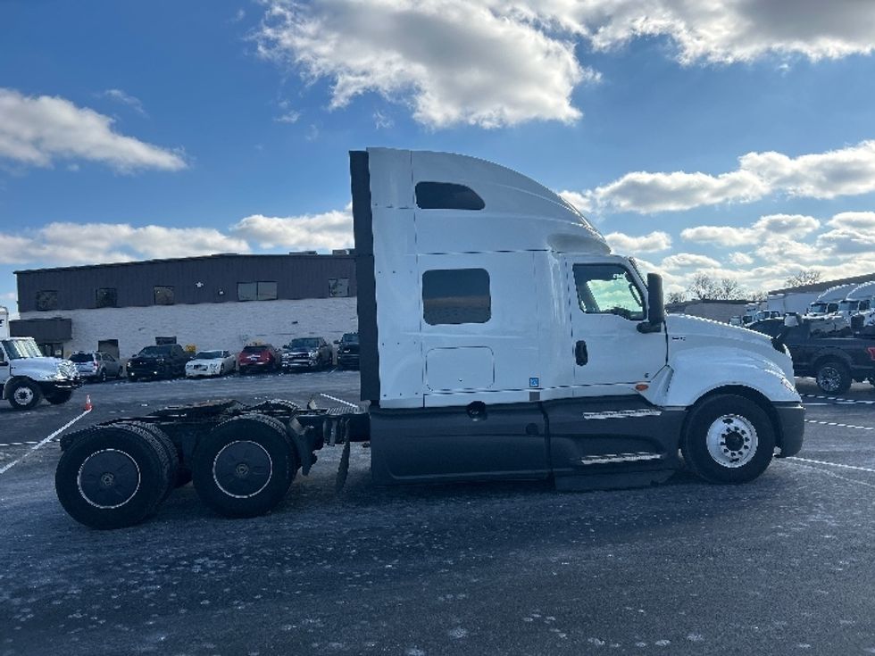 Sleeper Tractor-Heavy Duty Tractors-International-2023-LT625-Louisville-KY-751,398\n\t\tmiles-$ 34,750 - Image 8