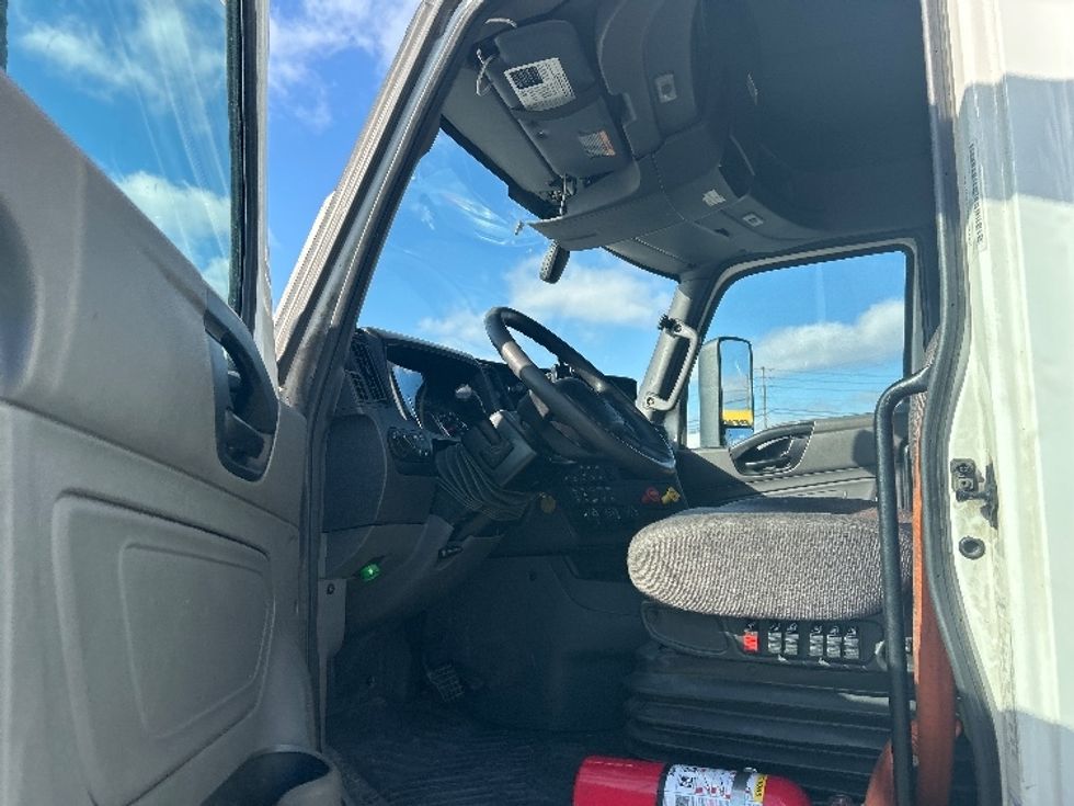 Sleeper Tractor-Heavy Duty Tractors-International-2023-LT625-Louisville-KY-751,398\n\t\tmiles-$ 34,750 - Image 9