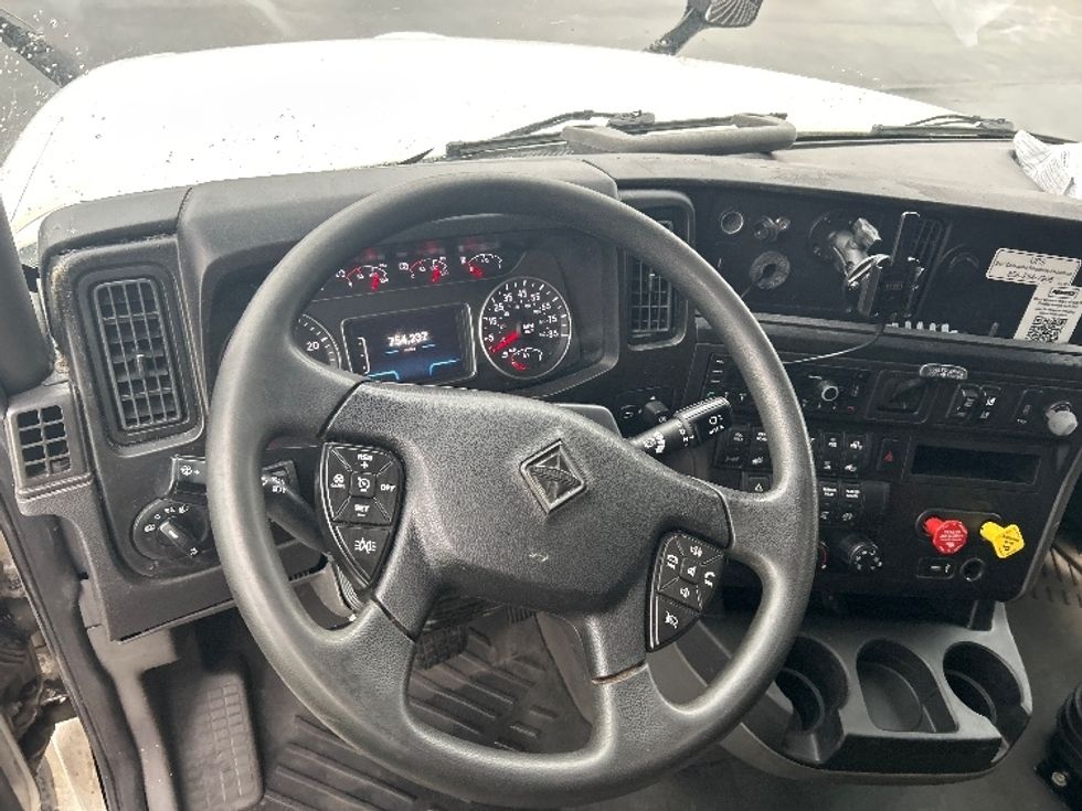 Sleeper Tractor-Heavy Duty Tractors-International-2023-LT625-Louisville-KY-754,238\n\t\tmiles-$ 34,750 - Image 10