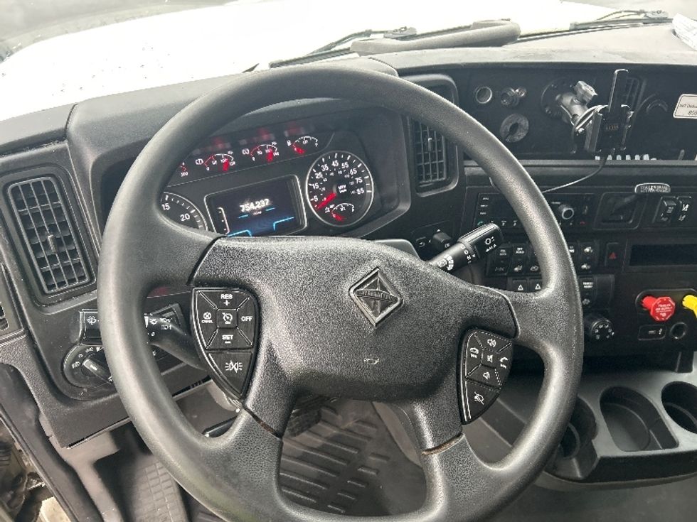 Sleeper Tractor-Heavy Duty Tractors-International-2023-LT625-Louisville-KY-754,238\n\t\tmiles-$ 34,750 - Image 11