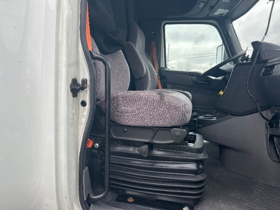 Sleeper Tractor-Heavy Duty Tractors-International-2023-LT625-Louisville-KY-754,238\n\t\tmiles-$ 34,750 - Image 13