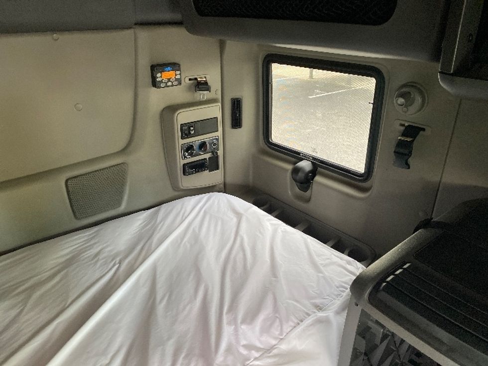 Sleeper Tractor-Heavy Duty Tractors-International-2023-LT625-Louisville-KY-754,238\n\t\tmiles-$ 34,750 - Image 18