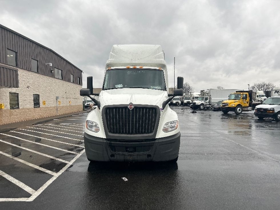 Sleeper Tractor-Heavy Duty Tractors-International-2023-LT625-Louisville-KY-754,238\n\t\tmiles-$ 34,750 - Image 2