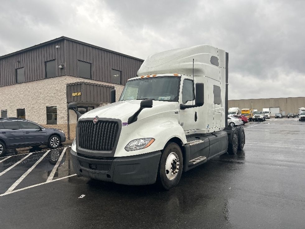 Sleeper Tractor-Heavy Duty Tractors-International-2023-LT625-Louisville-KY-754,238\n\t\tmiles-$ 34,750 - Image 3
