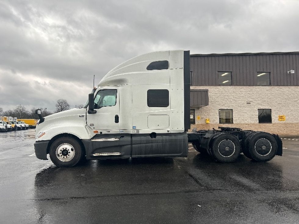 Sleeper Tractor-Heavy Duty Tractors-International-2023-LT625-Louisville-KY-754,238\n\t\tmiles-$ 34,750 - Image 4