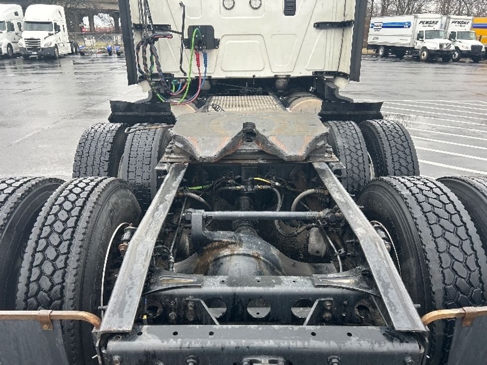 Sleeper Tractor-Heavy Duty Tractors-International-2023-LT625-Louisville-KY-754,238\n\t\tmiles-$ 34,750 - Image 6