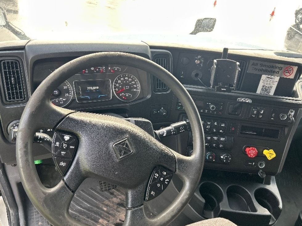 Sleeper Tractor-Heavy Duty Tractors-International-2023-LT625-Louisville-KY-773,824\n\t\tmiles-$ 39,250 - Image 10