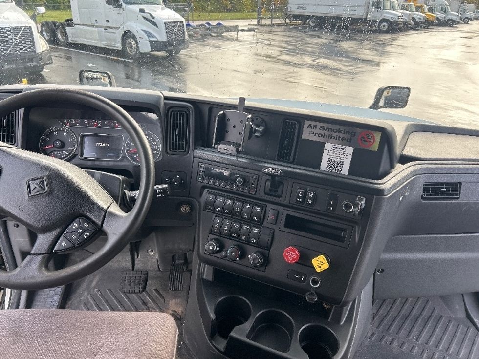 Sleeper Tractor-Heavy Duty Tractors-International-2023-LT625-Louisville-KY-773,824\n\t\tmiles-$ 39,250 - Image 11