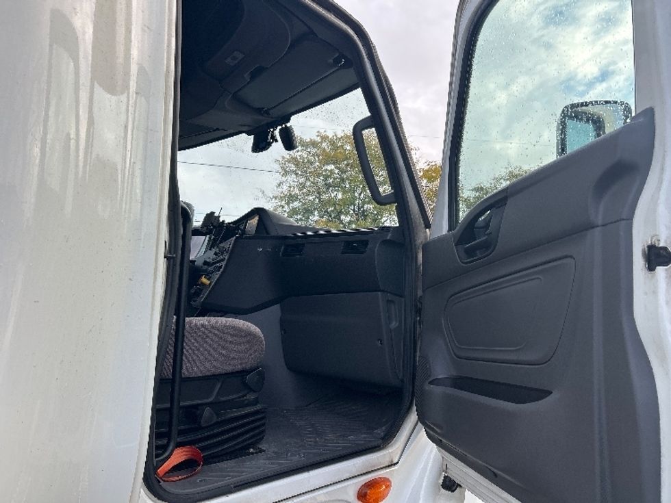 Sleeper Tractor-Heavy Duty Tractors-International-2023-LT625-Louisville-KY-773,824\n\t\tmiles-$ 39,250 - Image 12