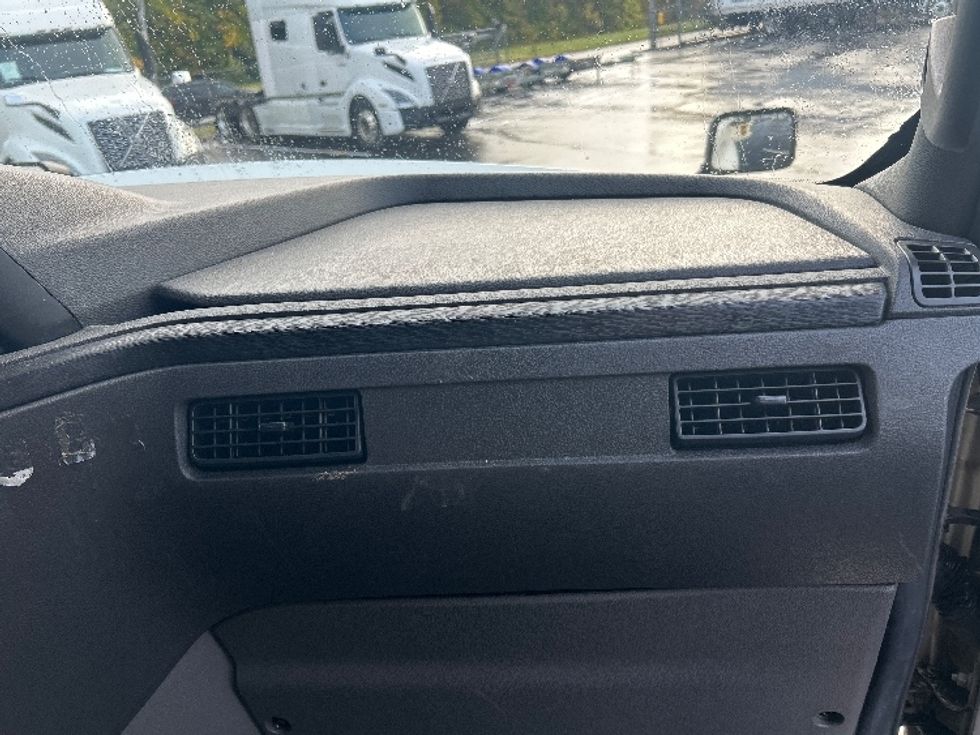 Sleeper Tractor-Heavy Duty Tractors-International-2023-LT625-Louisville-KY-773,824\n\t\tmiles-$ 39,250 - Image 13