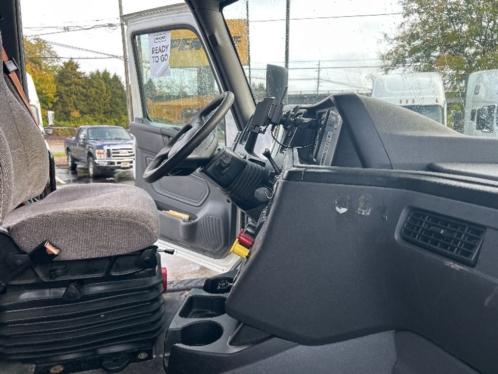 Sleeper Tractor-Heavy Duty Tractors-International-2023-LT625-Louisville-KY-773,824\n\t\tmiles-$ 39,250 - Image 14
