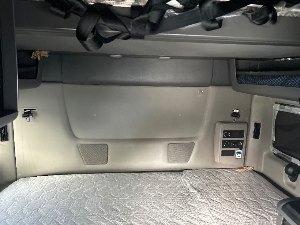 Sleeper Tractor-Heavy Duty Tractors-International-2023-LT625-Louisville-KY-773,824\n\t\tmiles-$ 39,250 - Image 17