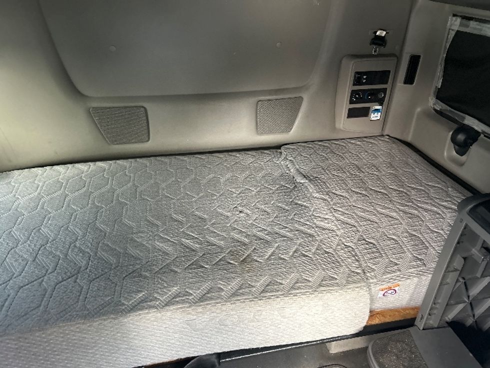 Sleeper Tractor-Heavy Duty Tractors-International-2023-LT625-Louisville-KY-773,824\n\t\tmiles-$ 39,250 - Image 18