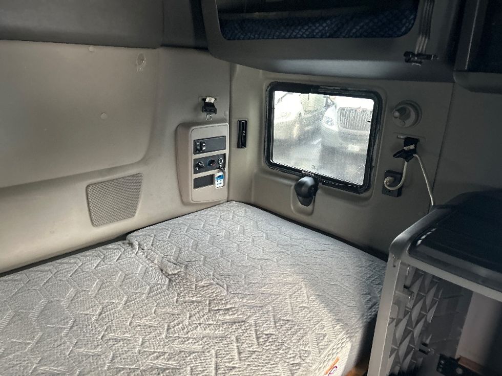 Sleeper Tractor-Heavy Duty Tractors-International-2023-LT625-Louisville-KY-773,824\n\t\tmiles-$ 39,250 - Image 19