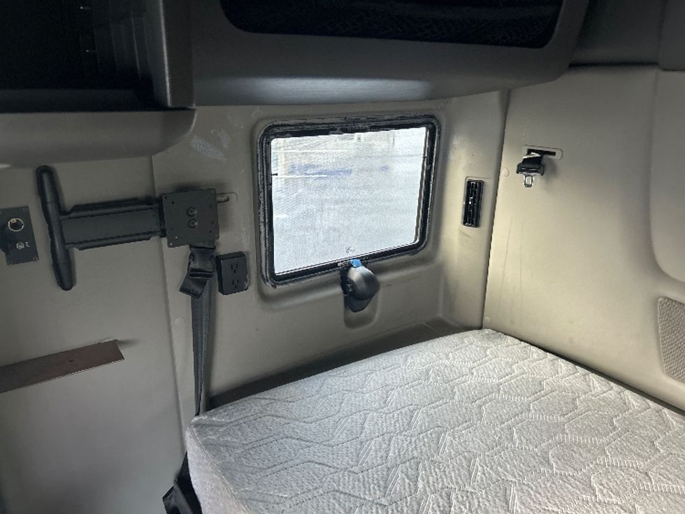 Sleeper Tractor-Heavy Duty Tractors-International-2023-LT625-Louisville-KY-773,824\n\t\tmiles-$ 39,250 - Image 20