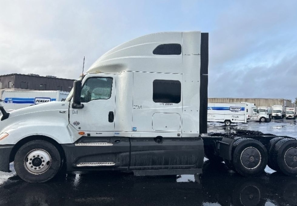 Sleeper Tractor-Heavy Duty Tractors-International-2023-LT625-Louisville-KY-773,824\n\t\tmiles-$ 39,250 - Image 4