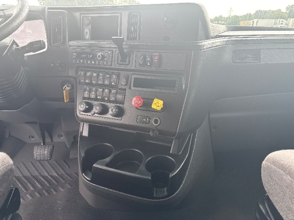 Sleeper Tractor-Heavy Duty Tractors-International-2023-LT625-Mebane-NC-500,572\n\t\tmiles-$ 65,250 - Image 12
