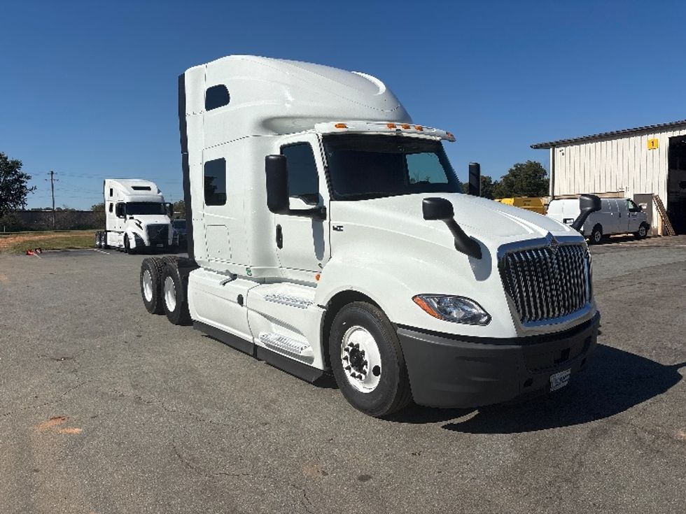 Sleeper Tractor-Heavy Duty Tractors-International-2023-LT625-Mebane-NC-504,711\n\t\tmiles-$ 73,000 - Image 1