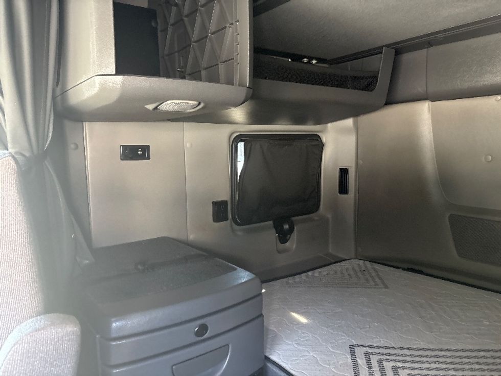 Sleeper Tractor-Heavy Duty Tractors-International-2023-LT625-Mebane-NC-504,711\n\t\tmiles-$ 73,000 - Image 18