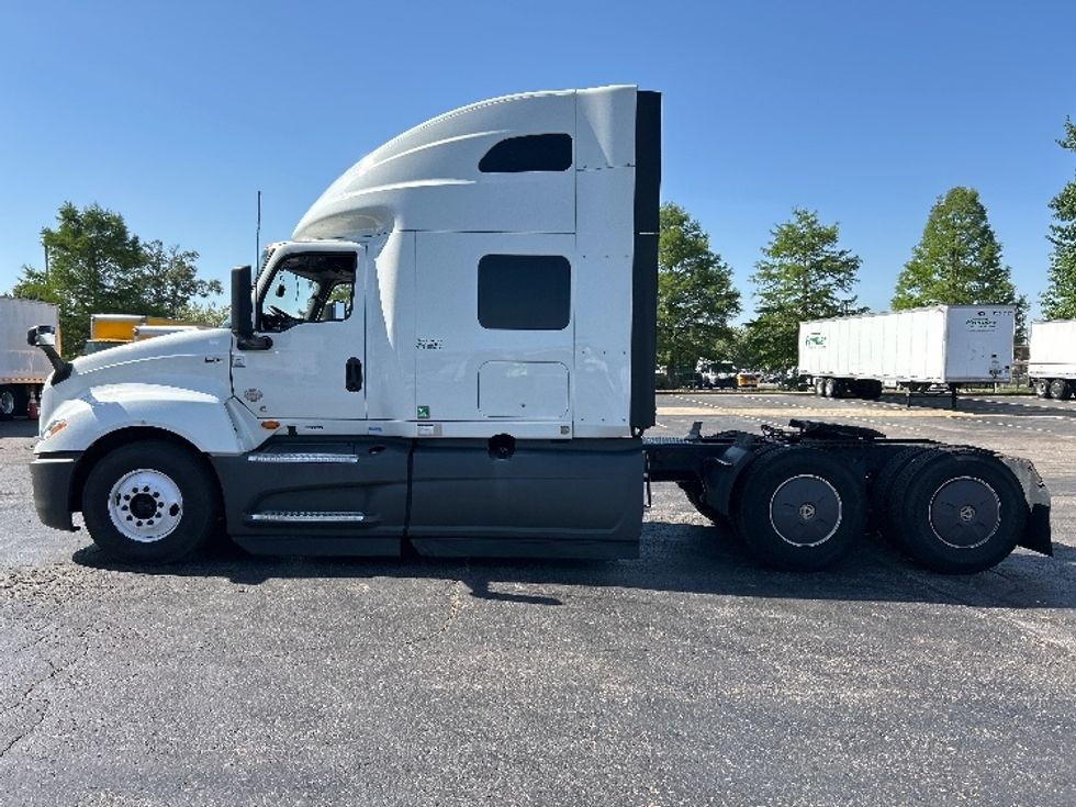 Sleeper Tractor-Heavy Duty Tractors-International-2023-LT625-Memphis-TN-572,378\n\t\tmiles-$ 54,250 - Image 4