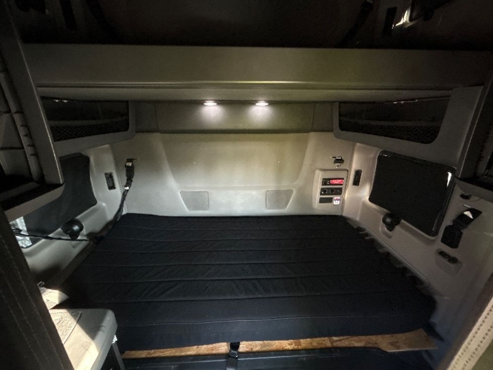 Sleeper Tractor-Heavy Duty Tractors-International-2023-LT625-Memphis-TN-669,419\n\t\tmiles-$ 40,500 - Image 16