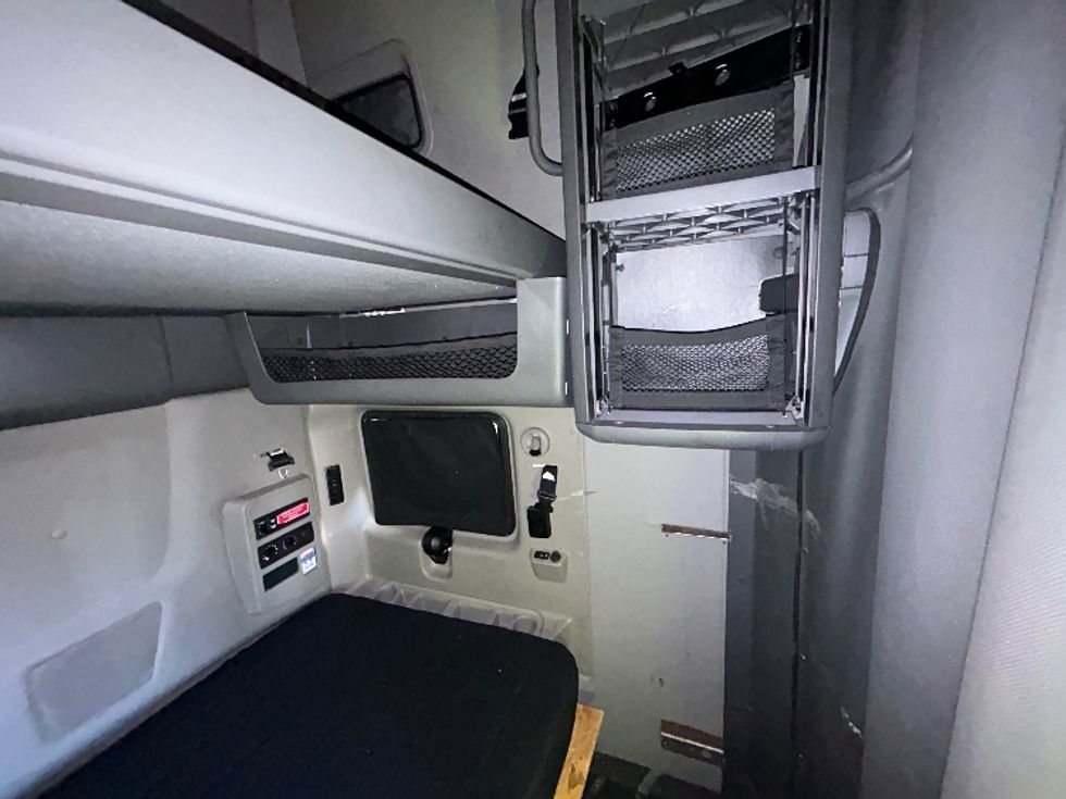 Sleeper Tractor-Heavy Duty Tractors-International-2023-LT625-Memphis-TN-669,419\n\t\tmiles-$ 40,500 - Image 18