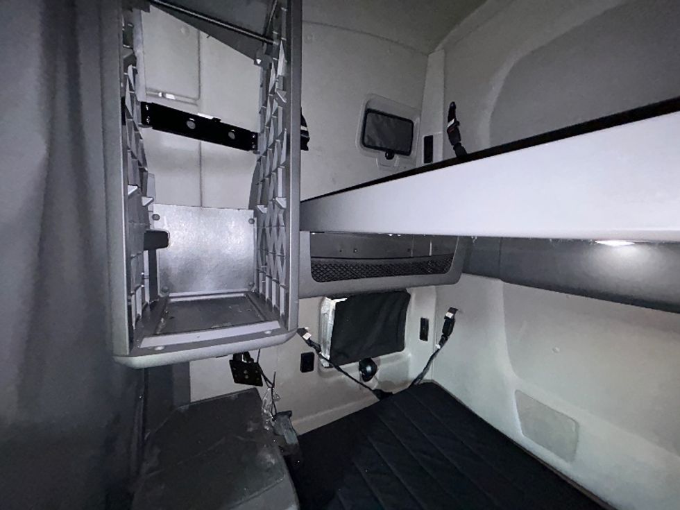 Sleeper Tractor-Heavy Duty Tractors-International-2023-LT625-Memphis-TN-669,419\n\t\tmiles-$ 40,500 - Image 19