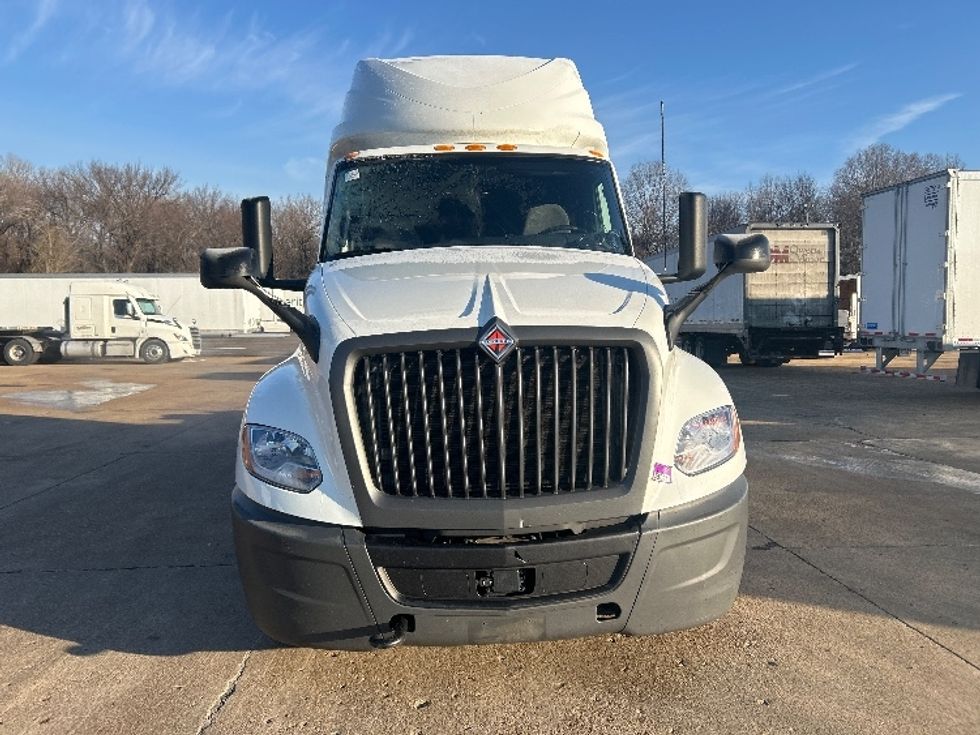 Sleeper Tractor-Heavy Duty Tractors-International-2023-LT625-Memphis-TN-669,419\n\t\tmiles-$ 40,500 - Image 2