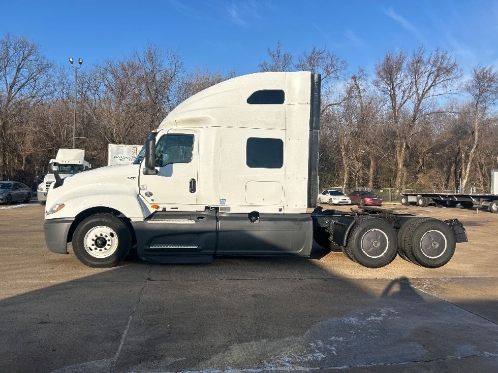 Sleeper Tractor-Heavy Duty Tractors-International-2023-LT625-Memphis-TN-669,419\n\t\tmiles-$ 40,500 - Image 4