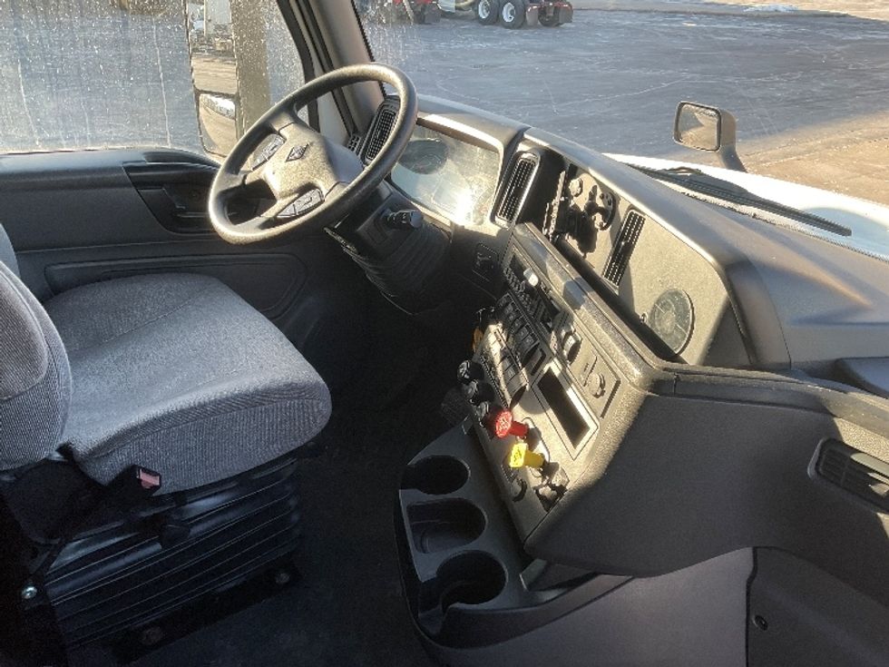 Sleeper Tractor-Heavy Duty Tractors-International-2023-LT625-Milwaukee-WI-555,303\n\t\tmiles-$ 49,750 - Image 15