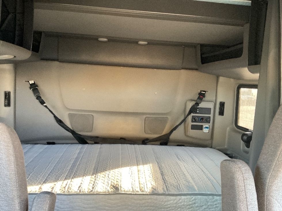 Sleeper Tractor-Heavy Duty Tractors-International-2023-LT625-Milwaukee-WI-555,303\n\t\tmiles-$ 49,750 - Image 16