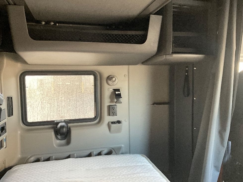 Sleeper Tractor-Heavy Duty Tractors-International-2023-LT625-Milwaukee-WI-555,303\n\t\tmiles-$ 49,750 - Image 18