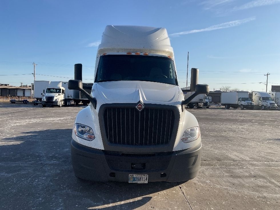 Sleeper Tractor-Heavy Duty Tractors-International-2023-LT625-Milwaukee-WI-555,303\n\t\tmiles-$ 49,750 - Image 2