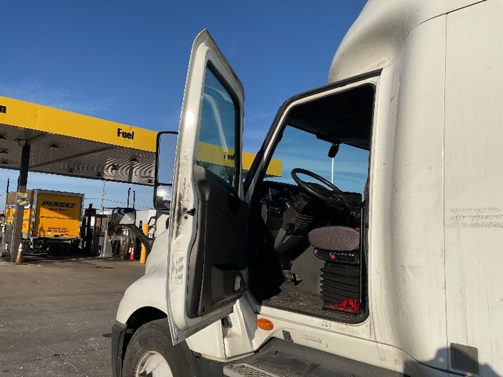 Sleeper Tractor-Heavy Duty Tractors-International-2023-LT625-Milwaukee-WI-555,303\n\t\tmiles-$ 49,750 - Image 9