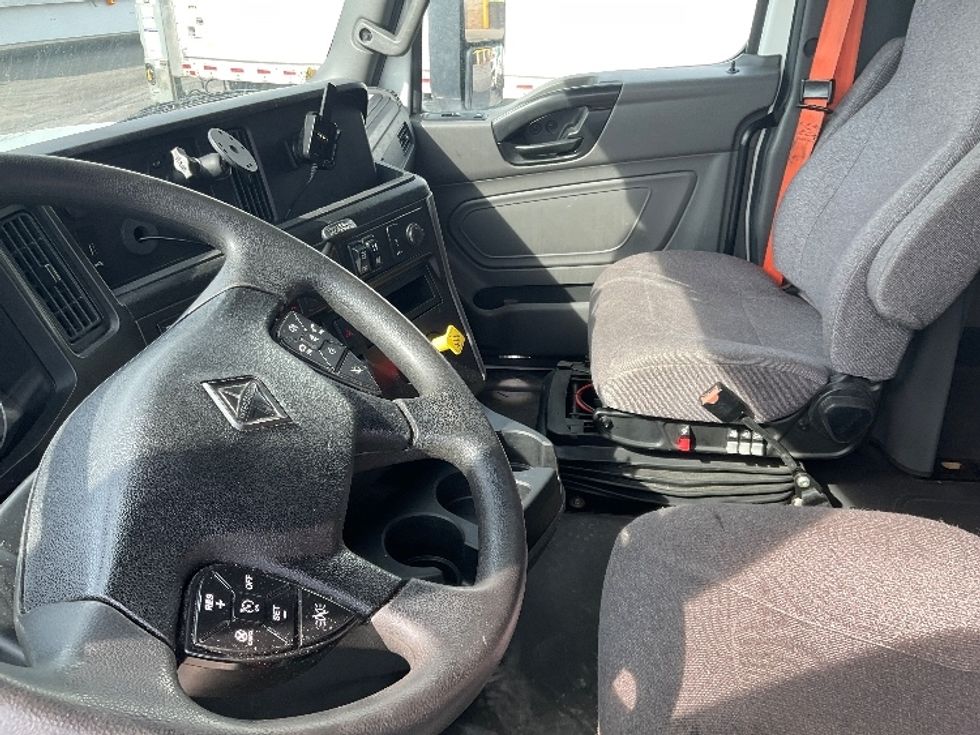 Sleeper Tractor-Heavy Duty Tractors-International-2023-LT625-Milwaukee-WI-635,244\n\t\tmiles-$ 42,250 - Image 10