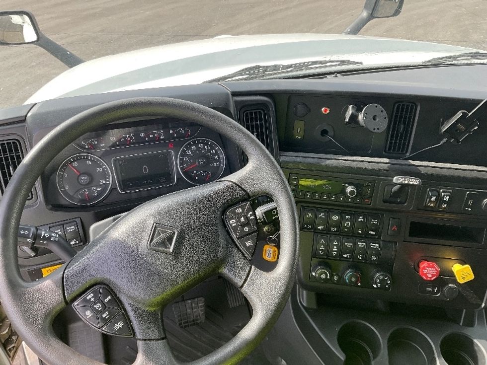Sleeper Tractor-Heavy Duty Tractors-International-2023-LT625-Milwaukee-WI-635,244\n\t\tmiles-$ 42,250 - Image 11
