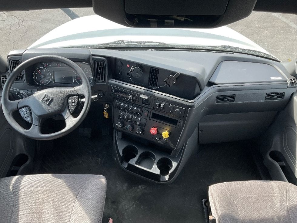 Sleeper Tractor-Heavy Duty Tractors-International-2023-LT625-Milwaukee-WI-635,244\n\t\tmiles-$ 42,250 - Image 12