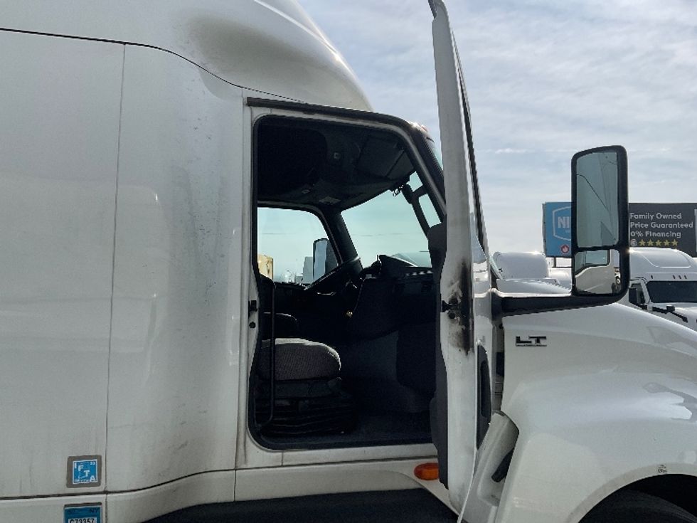 Sleeper Tractor-Heavy Duty Tractors-International-2023-LT625-Milwaukee-WI-635,244\n\t\tmiles-$ 42,250 - Image 13