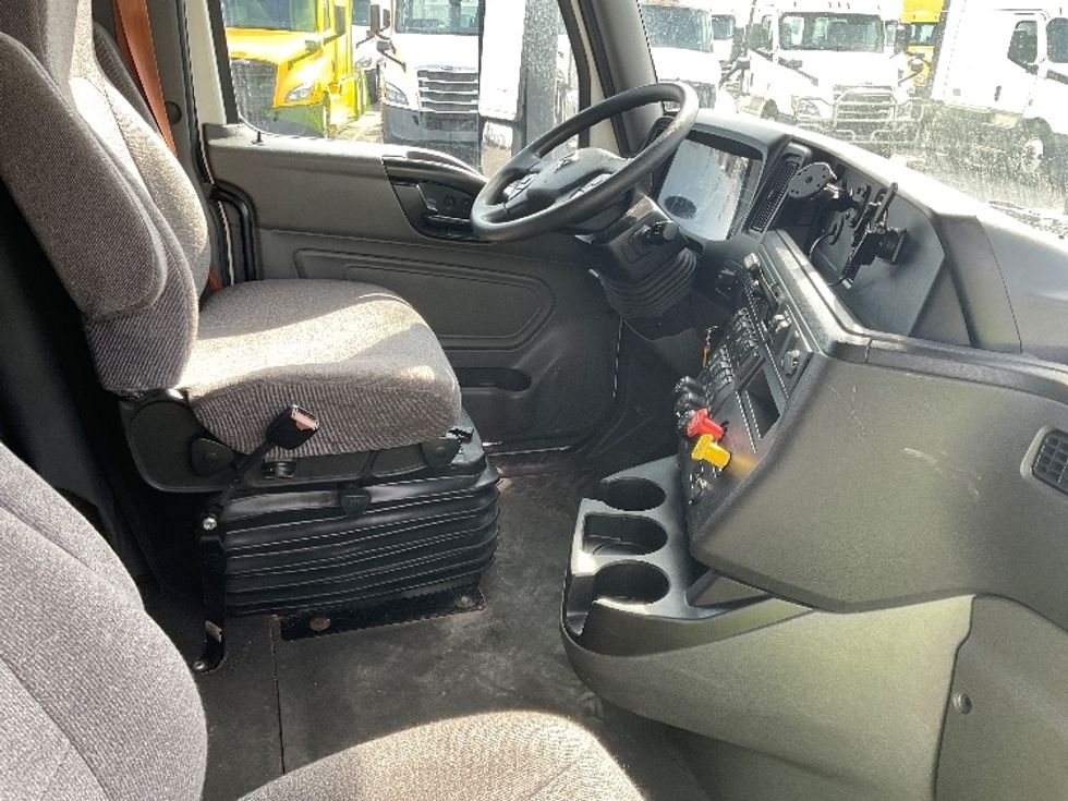 Sleeper Tractor-Heavy Duty Tractors-International-2023-LT625-Milwaukee-WI-635,244\n\t\tmiles-$ 42,250 - Image 15