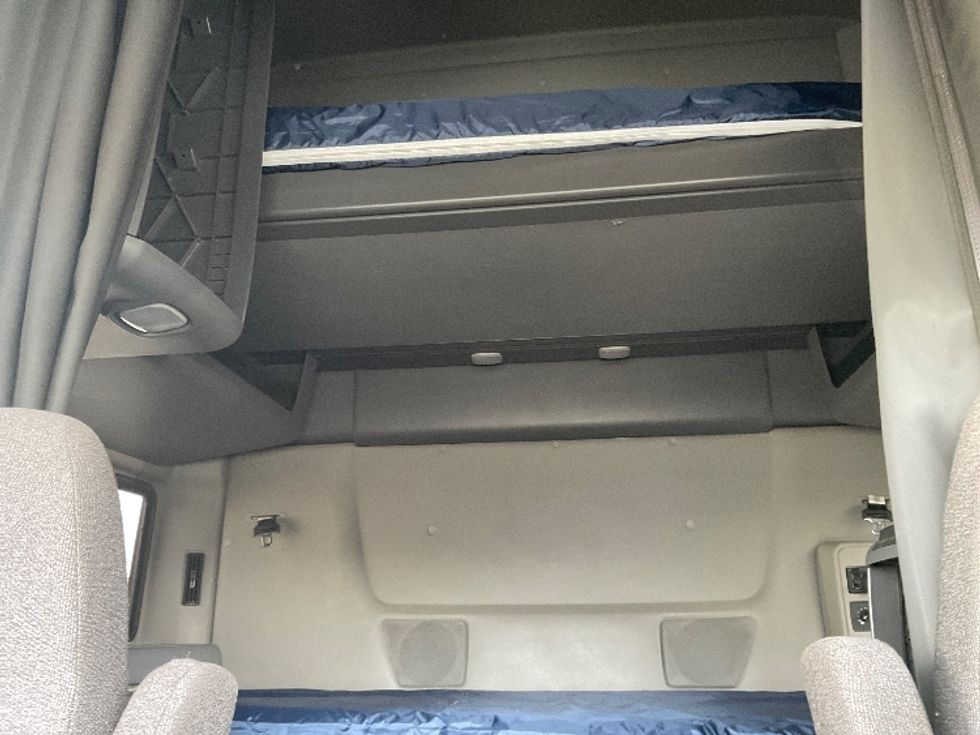 Sleeper Tractor-Heavy Duty Tractors-International-2023-LT625-Milwaukee-WI-635,244\n\t\tmiles-$ 42,250 - Image 16