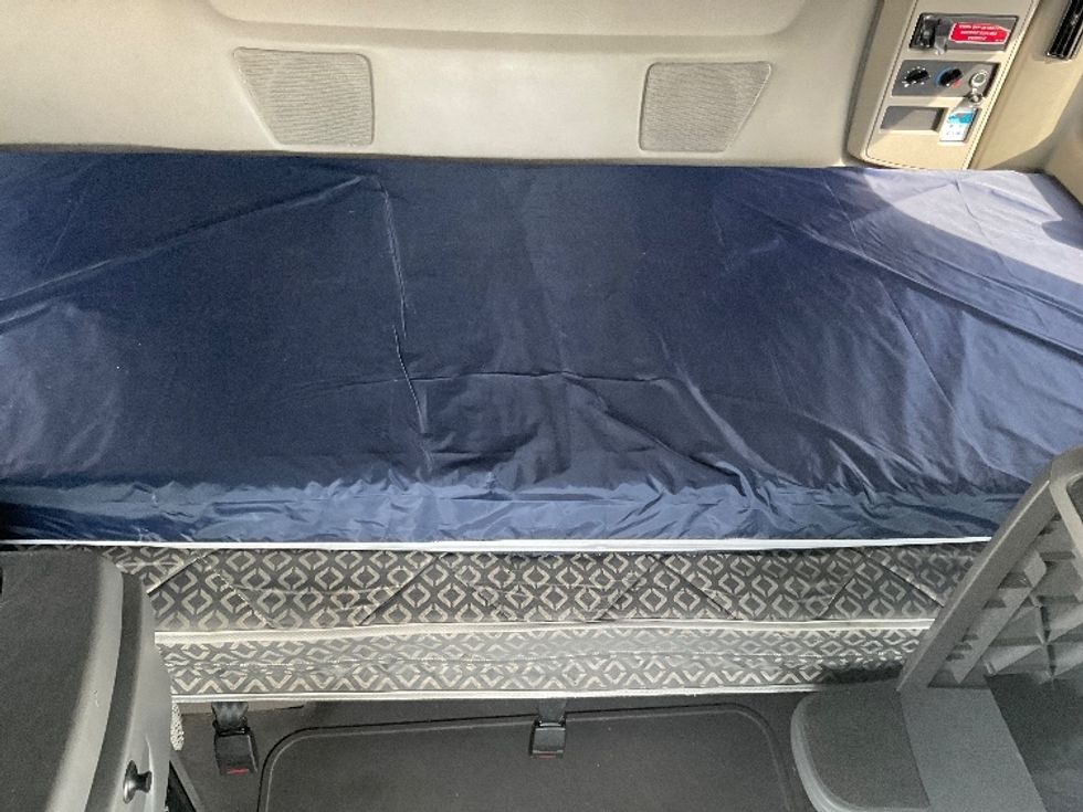 Sleeper Tractor-Heavy Duty Tractors-International-2023-LT625-Milwaukee-WI-635,244\n\t\tmiles-$ 42,250 - Image 17