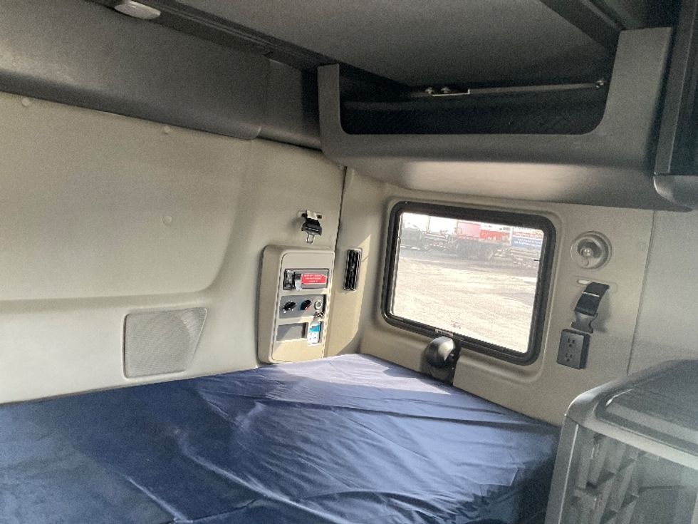 Sleeper Tractor-Heavy Duty Tractors-International-2023-LT625-Milwaukee-WI-635,244\n\t\tmiles-$ 42,250 - Image 18