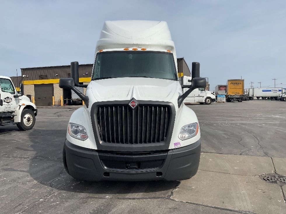 Sleeper Tractor-Heavy Duty Tractors-International-2023-LT625-Milwaukee-WI-635,244\n\t\tmiles-$ 42,250 - Image 2