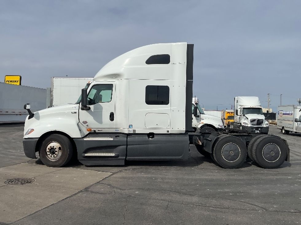 Sleeper Tractor-Heavy Duty Tractors-International-2023-LT625-Milwaukee-WI-635,244\n\t\tmiles-$ 42,250 - Image 4